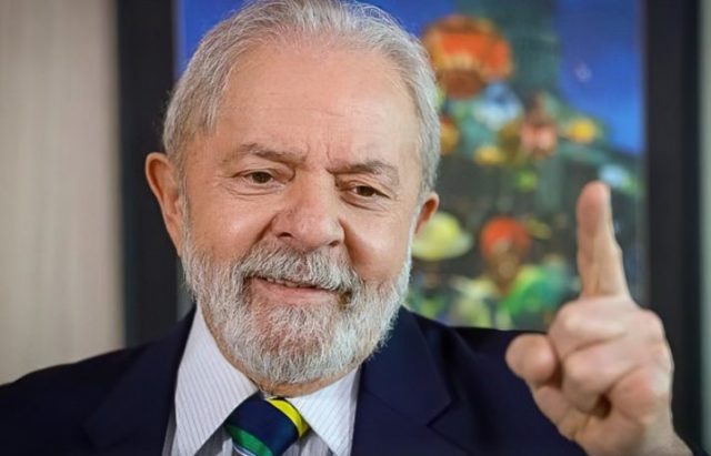 Ministros pedem a Lula que amenize ataques ao BC
