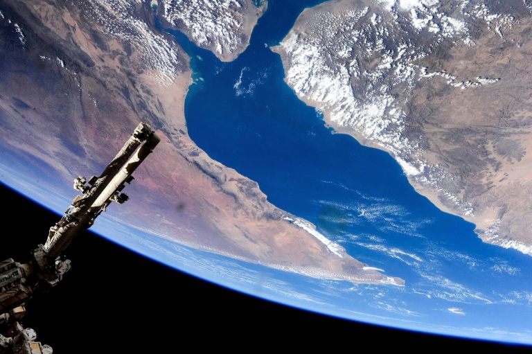 A espaçonave de 300 kg reentrou na atmosfera sobre a região do deserto do Saara a 26 graus de longitude e 21,3 graus de latitude