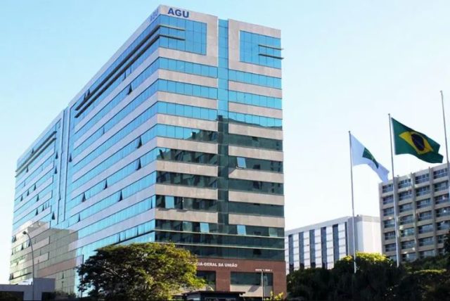 AGU pede que 54 radicais e 3 empresas paguem R$ 20,7 milhões por atos golpistas