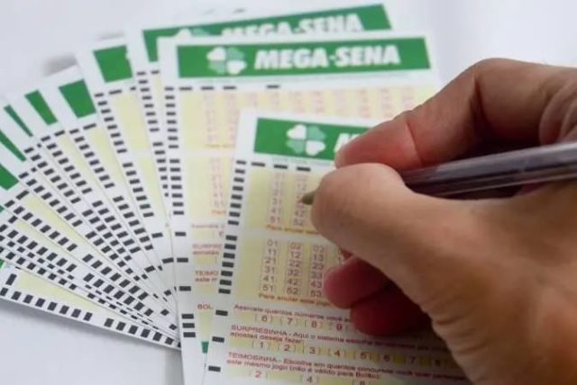 Mega-Sena deve pagar neste sábado prêmio acumulado de R$ 90 milhões