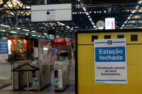 São Paulo (SP), 23/03/2023 - Estação Palmeiras-Barra Funda, linha 3 do Metrô, fechada para embarque durante a greve dos metroviários em São Paulo. Foto: Fernando Frazão/Agência Brasil