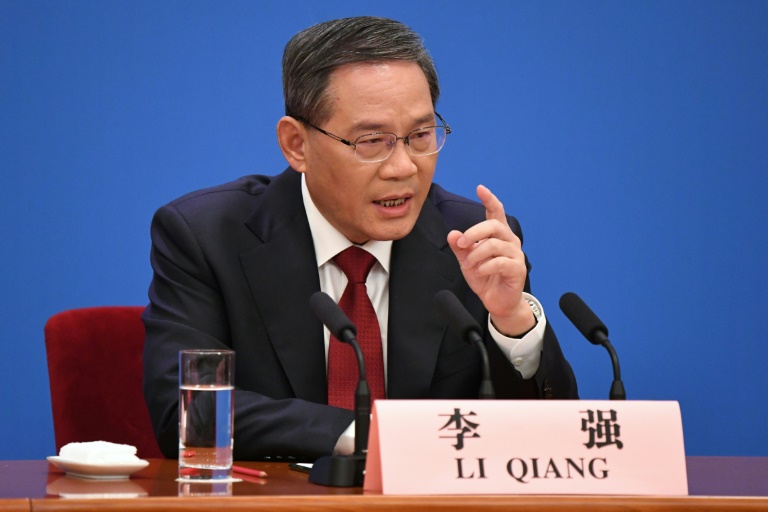 “Estamos no caminho para atingir a meta de crescimento anual de 'cerca de 5%' que estabelecemos no início deste ano”, disse o primeiro-ministro da China