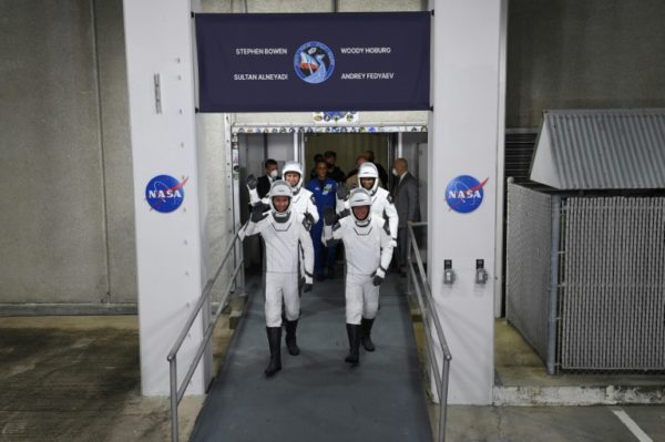 Os quatro membros da missão Crew-6, da SpaceX, em 26 de fevereiro de 2023, no Centro Espacial Kennedy, na Flórida, Estados Unidos - AFP