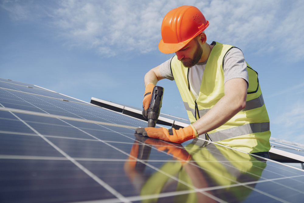 O país encerrou 2022 com 24 gigawatts (GW) de potência operacional solar. Com esse resultado, o País assumiu a oitava colocação no ranking internacional.