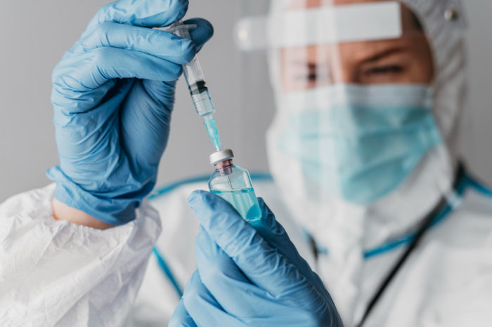 Vacinação contra Mpox começa nesta segunda-feira (13) no país e foca grupos de risco