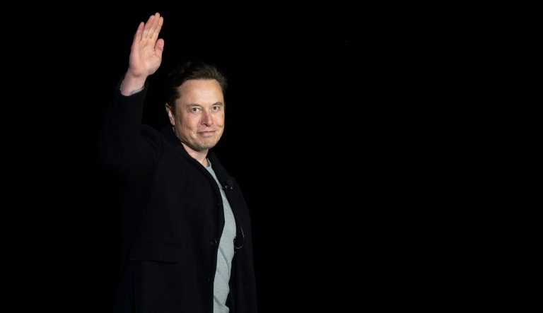 Elon Musk e centenas de especialistas pedem pausa na IA