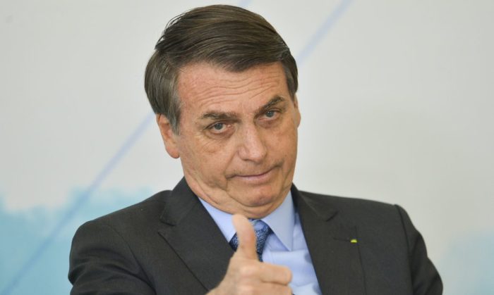 Governo Bolsonaro fez 8 tentativas para ex-presidente ficar com diamantes