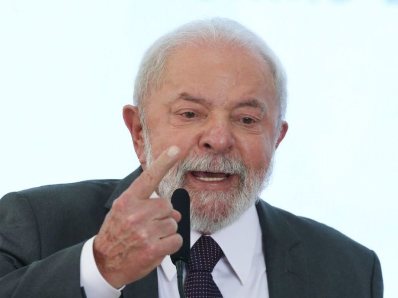Brasília (DF) 20/03/2023 Presidente da República, Luiz Inácio Lula da Silva, e a ministra da Saúde, Nísia Trindade, durante solenidade que anunciou a retomada do programa Mais Médicos para o Brasil.