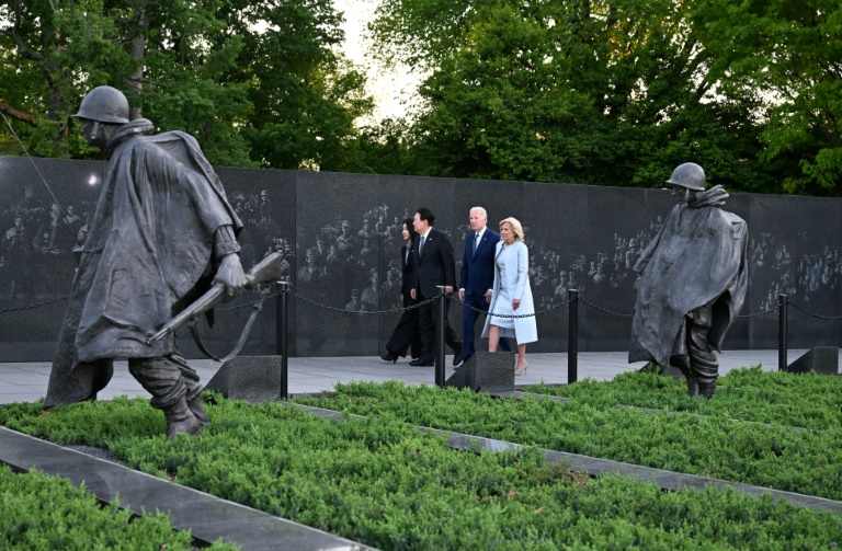Visitando o Memorial dos Veteranos da Guerra da Coréia em DC