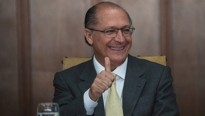 Alckmin evita sentar na cadeira de Lula ao assumir a Presidência