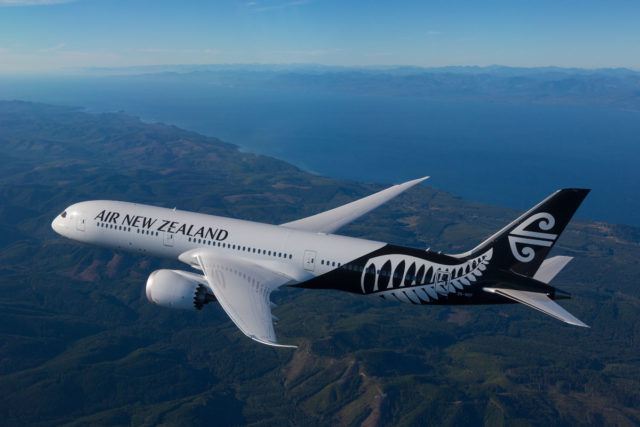 A pesagem de passageiros é uma exigência da Autoridade de Aviação Civil da Nova Zelândia e faz parte de um programa que coleta dados sobre a carga e distribuição de peso dos aviões.