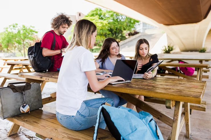 Evento gratuito e online ajuda estudantes na escolha da carreira; veja como participar