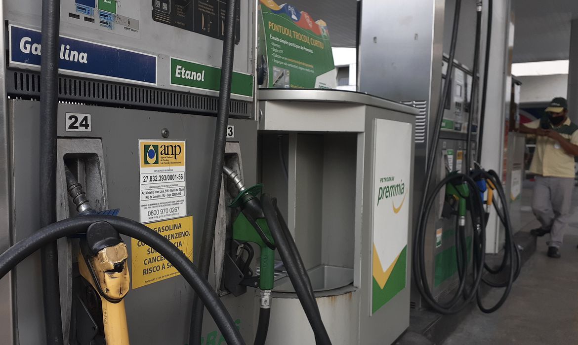 Preço do etanol sobe em 9 Estados, cai em 12 e no DF e fica estável em 4, diz ANP