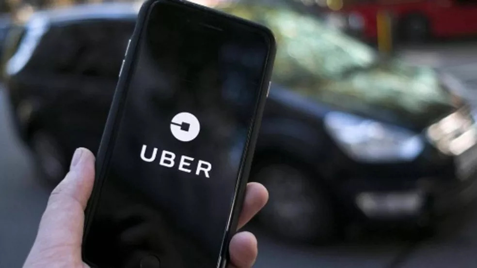 Uber passa a ter robotáxis da Waymo na plataforma