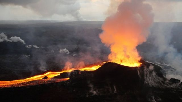 O National Park Service listou os locais onde as pessoas podem observar a erupção com segurança, e aqueles que desejam fazê-lo podem vê-la a uma distância de até 800 metros.