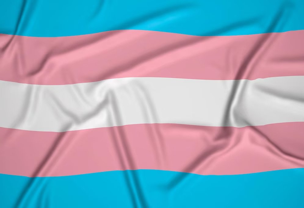 Não usar nome social para funcionário trans é transfobia? Veja o que dizem especialistas