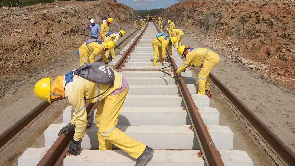 Projetos parados por decisão judicial, atrasados ou abandonados vão ser reativados. O governo fala em ao menos 250 obras que deveriam ter atividade, mas estão vazias (Crédito: Delfim Martins)