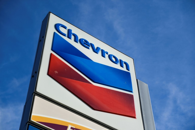 Um posto de gasolina da gigante de energia Chevron em El Segundo, Califórnia, em 26 de janeiro de 2022 - AFP/Arquivos