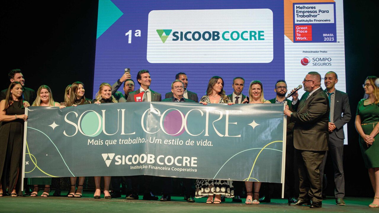 A equipe da Sicoob Cocre, que conquistou o primeiro lugar em sua categoria e também o prêmio de torcida mais animada. (Crédito: Marco Ankosqui)