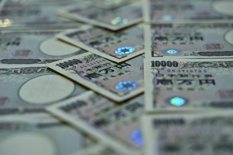 Ministro de Finanças do Japão renova promessa de agir contra movimentos excessivos do iene