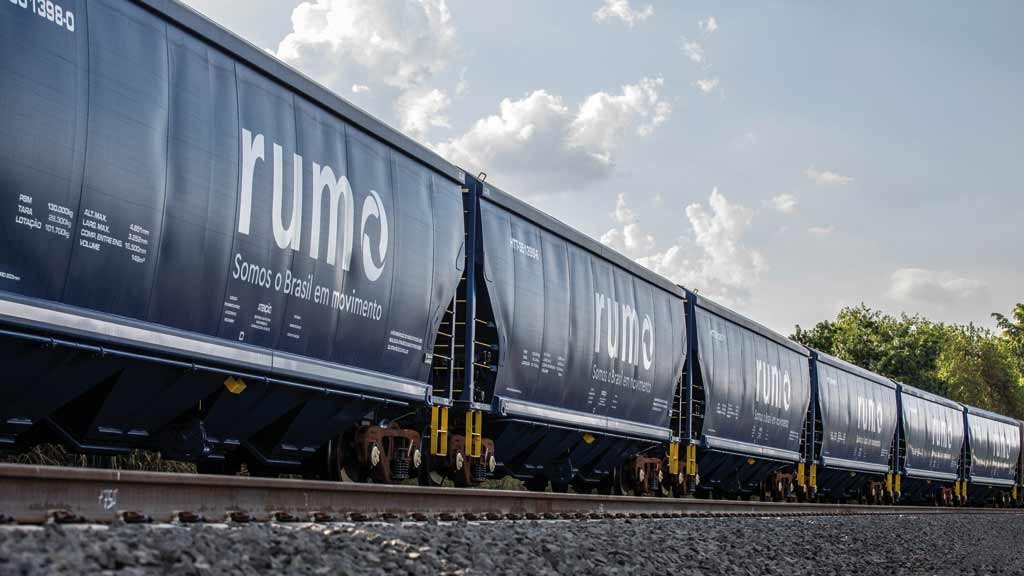 Trem da Rumo com celulose da Suzano é atingido por fogo no litoral de SP