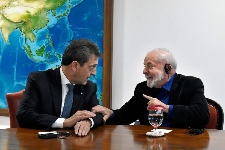 Aporte de US$ 1 bi vira tema da campanha na Argentina; Planalto nega ação de Lula