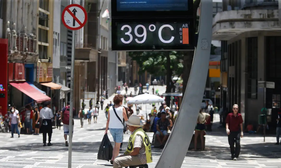 São Paulo deve bater 40ºC na semana; veja previsão para os próximos dias e quando deve chover