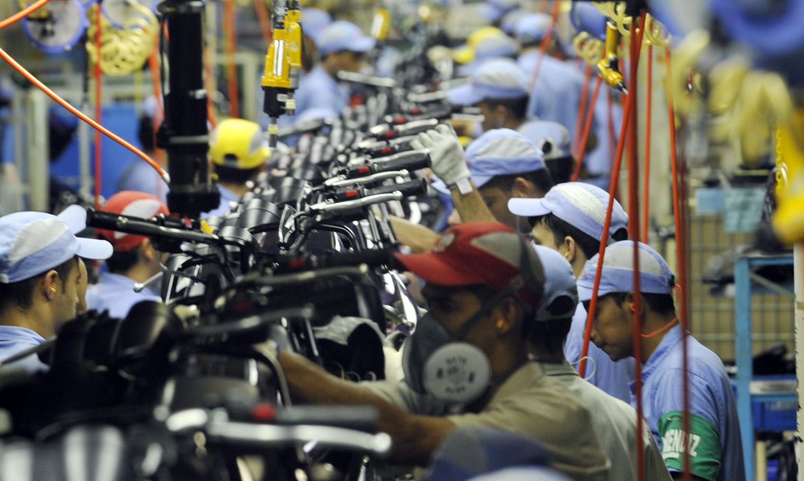 Produção industrial sobe 0,10% em setembro ante agosto, revela IBGE