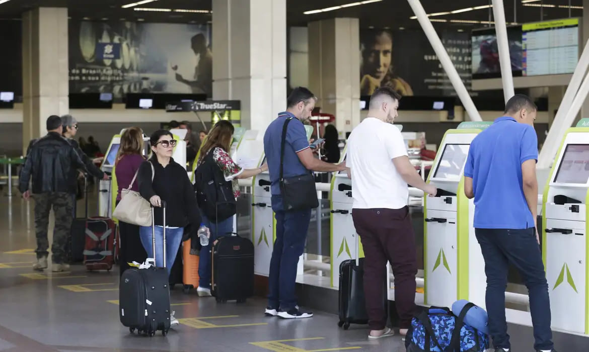 Latam acumula alta de 17% em passageiros no Brasil entre janeiro e outubro  - ISTOÉ DINHEIRO