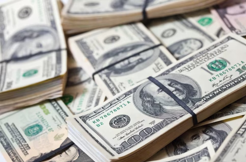 O dólar à vista fechou o dia cotado a R$ 5,1578 na venda, em alta de 0,28%