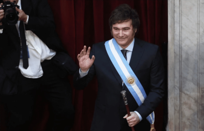 Javier Milei é empossado na Argentina; saiba quais são suas principais promessas