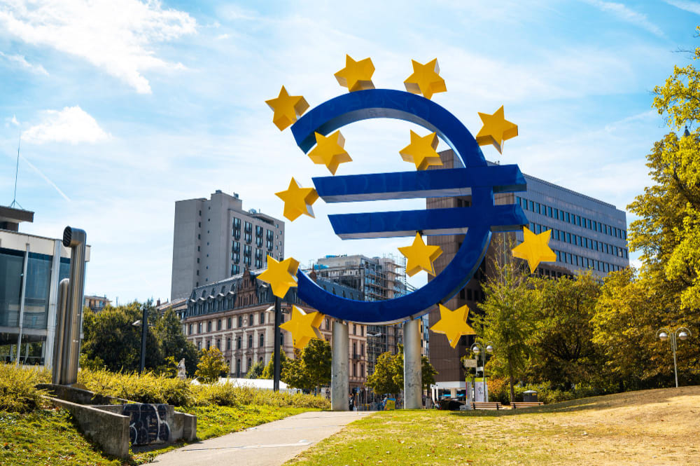 BCE rebaixa projeções para inflação na zona do euro e prevê crescimento fraco em 2024