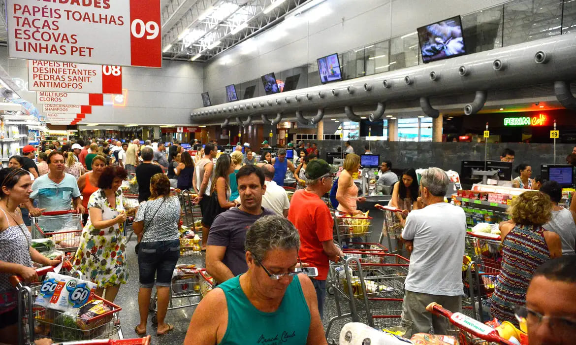 Inflação nos supermercados fecha 2023 em 1,02%; menor patamar desde 2017