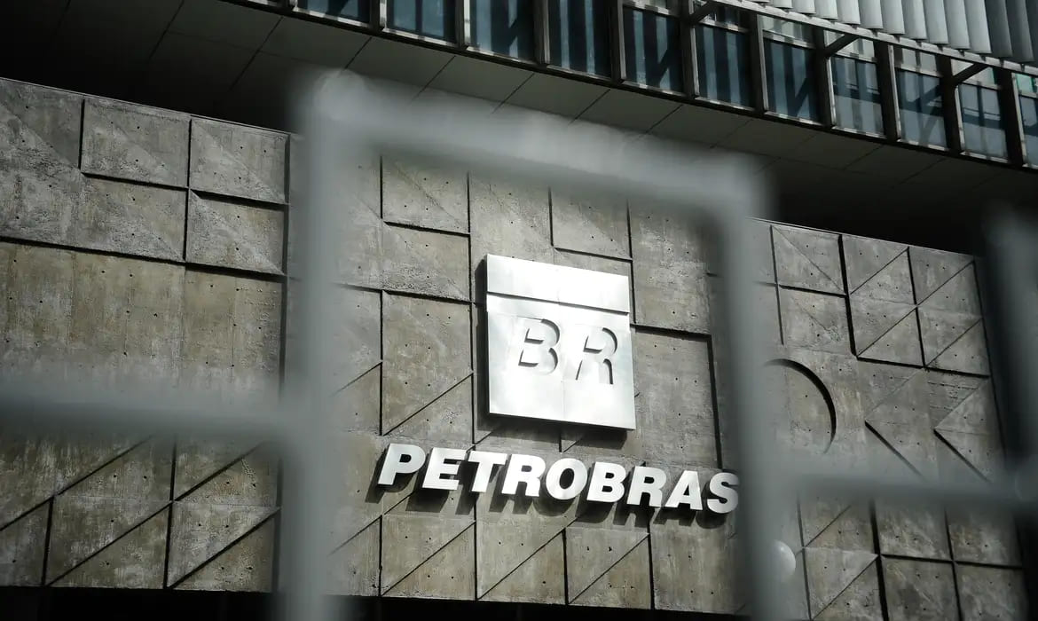 Petrobras realiza concurso público com salários que partem de R$ 5,8 mil; veja como se inscrever
