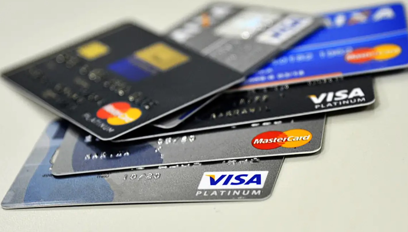 Portabilidade da dívida do cartão: como vai funcionar a medida que promete maior controle ao consumidor