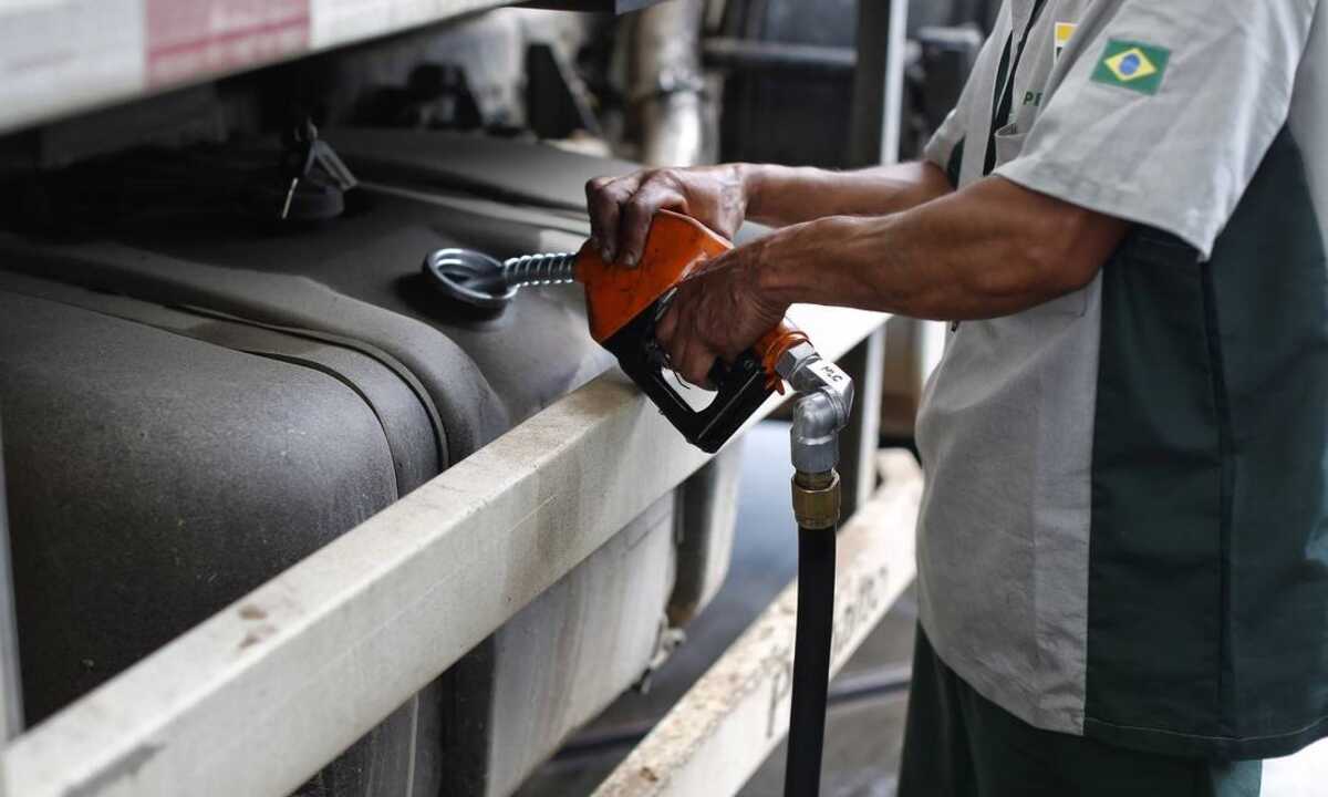 Preço do diesel no Brasil está 11% abaixo da média internacional, diz Abicom