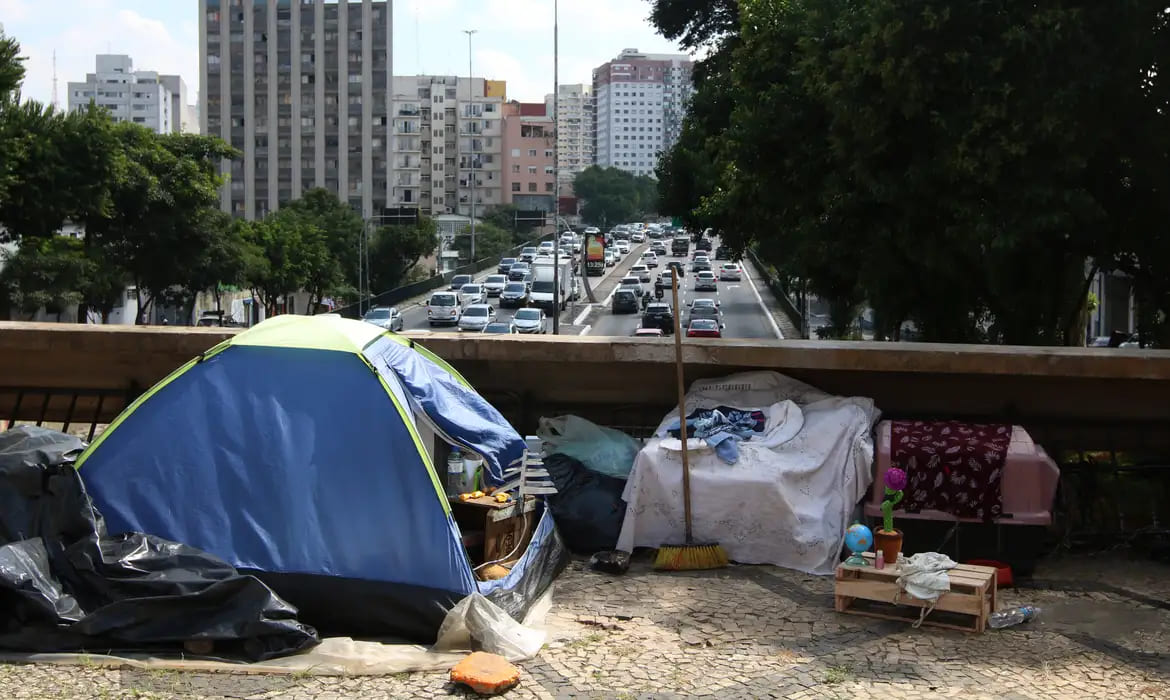 Desigualdade social bate recorde no Brasil; renda dos mais ricos cresce até o triplo da média da população em cinco anos