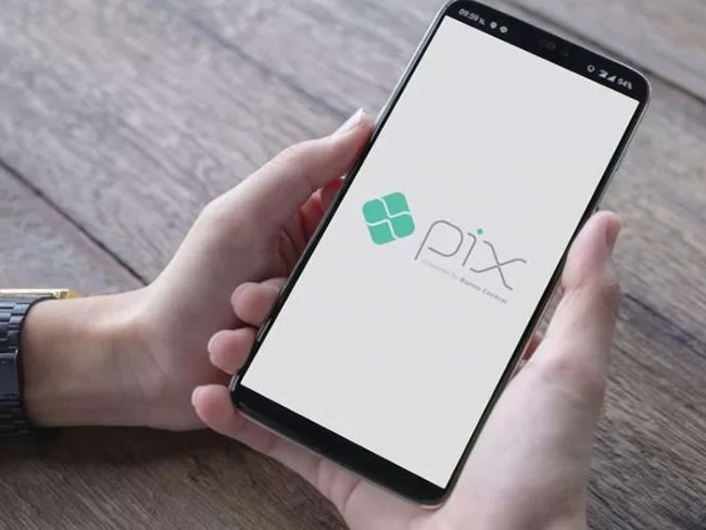 Pix movimenta R$ 32 bilhões no e-commerce em 2023