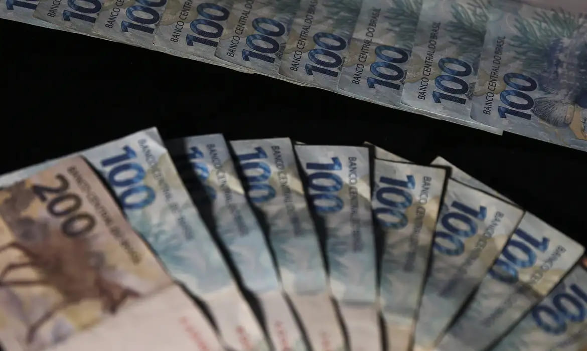 Brasileiros ainda não sacaram R$ 7,79 bi de valores a receber