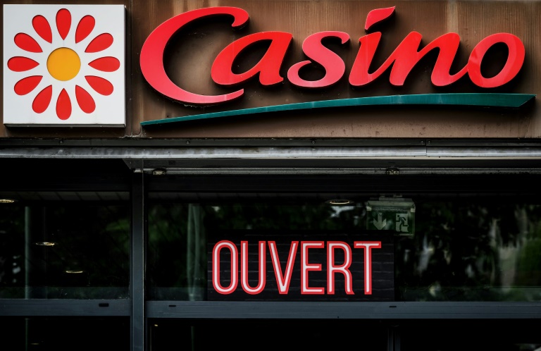 Casino registra prejuízo de 5,66 bilhões de euros em 2023; em Paris, ação cai 13%