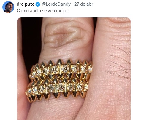 Imagem dos brincos da Cartier sendo usados como anel