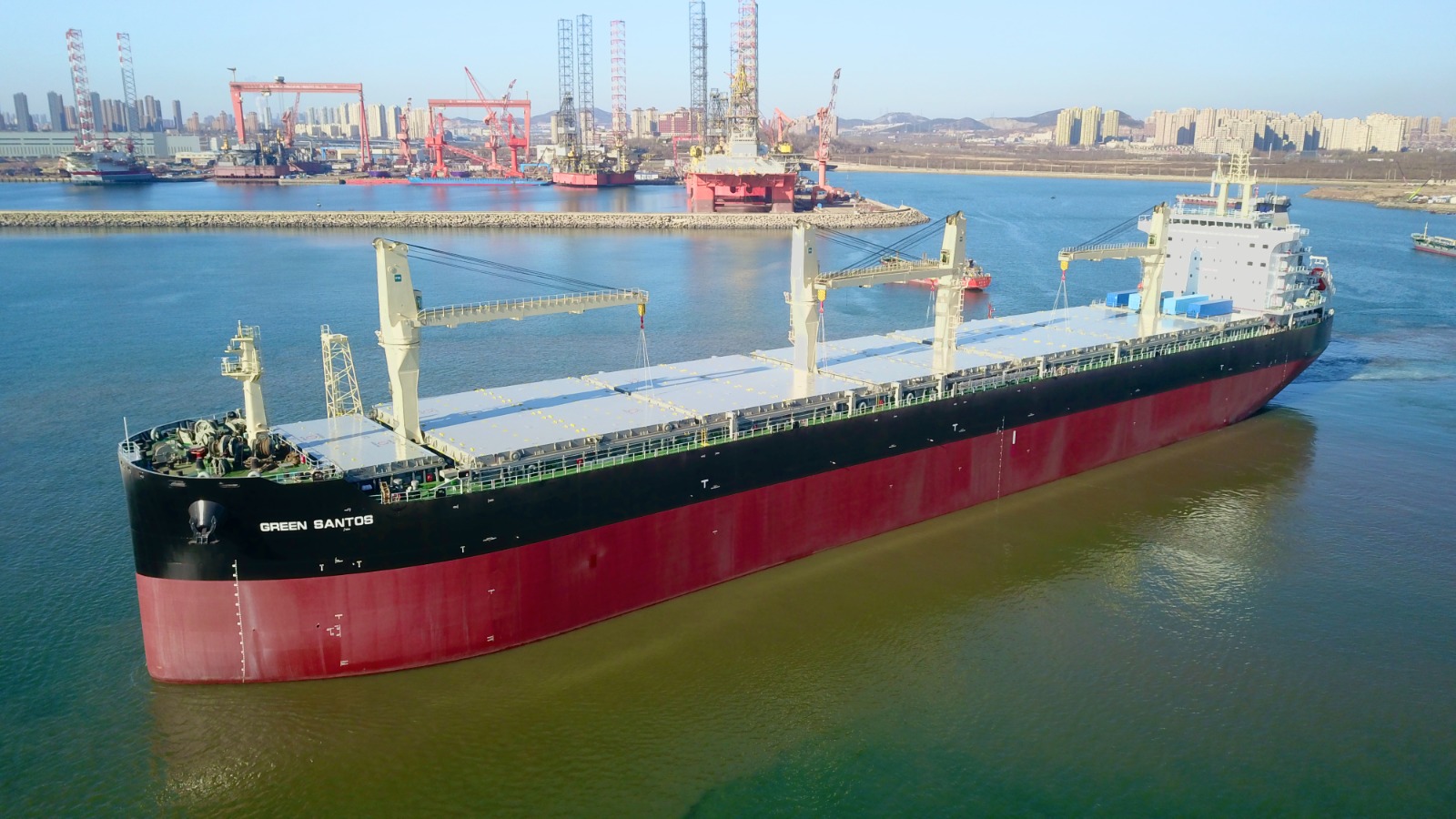 Green Santos, maior navio de transporte de celulose do mundo, com capacidade para transportar 77 mil toneladas.