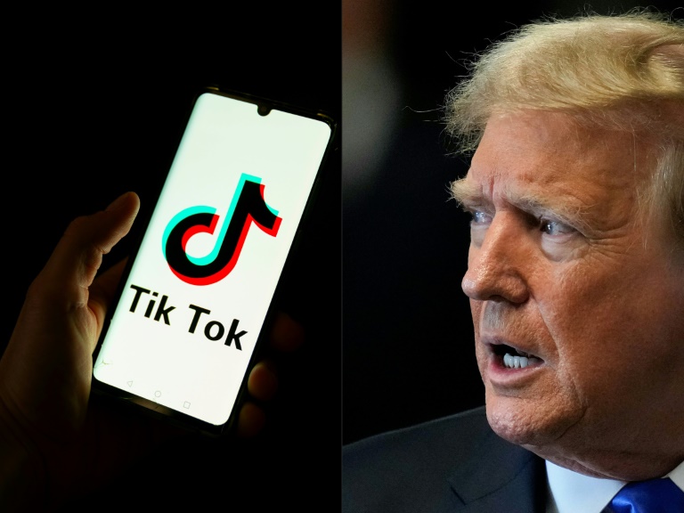 (COMBO) Combinação de fotos criadas em 2 de junho de 2024 mostrando um homem segurando um celular com o logotipo do TikTok e Donald Trump - AFP/Arquivos