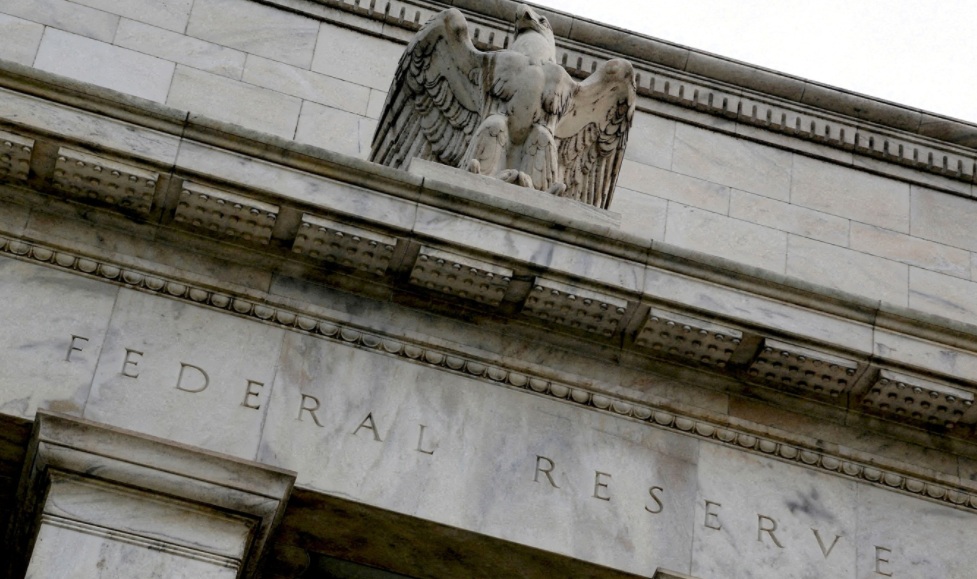 Uma águia no topo da fachada do prédio do Federal Reserve dos EUA , em Washington, 31 de julho de 2013