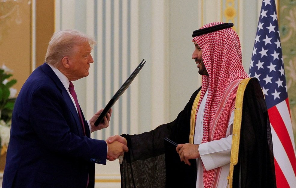 EUA anunciam acordo de US$ 600 bilhões com Arábia Saudita com foco em energia, defesa e mineração