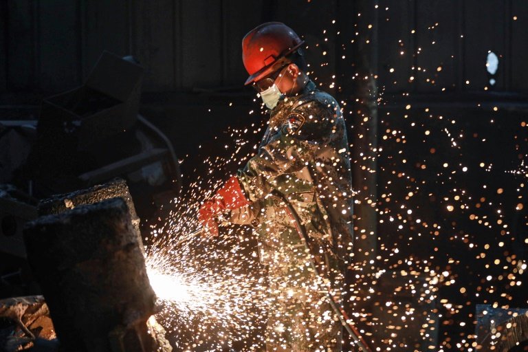 Atividade industrial chinesa supera previsões e resiste às tarifas americanas