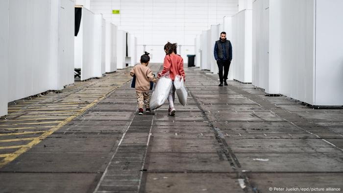 Alemanha quer dificultar entrada de parentes de refugiados