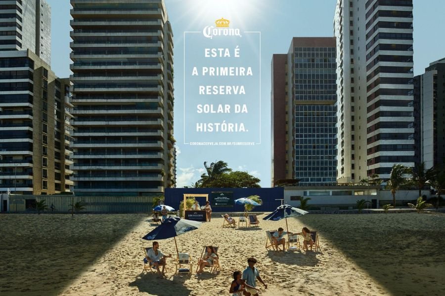 Corona arrenda terreno cercado por prédios para garantir sol em praia de Pernambuco