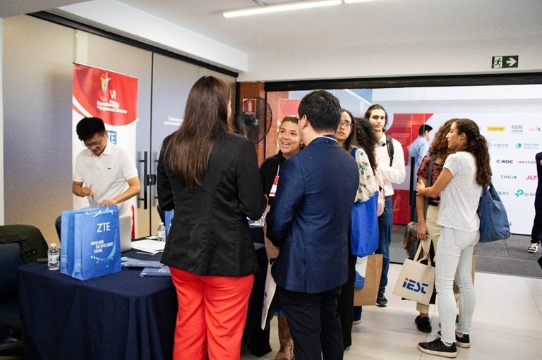 Empresas chinesas oferecem 350 vagas com salários de até R$ 10 mil; veja como se candidatar