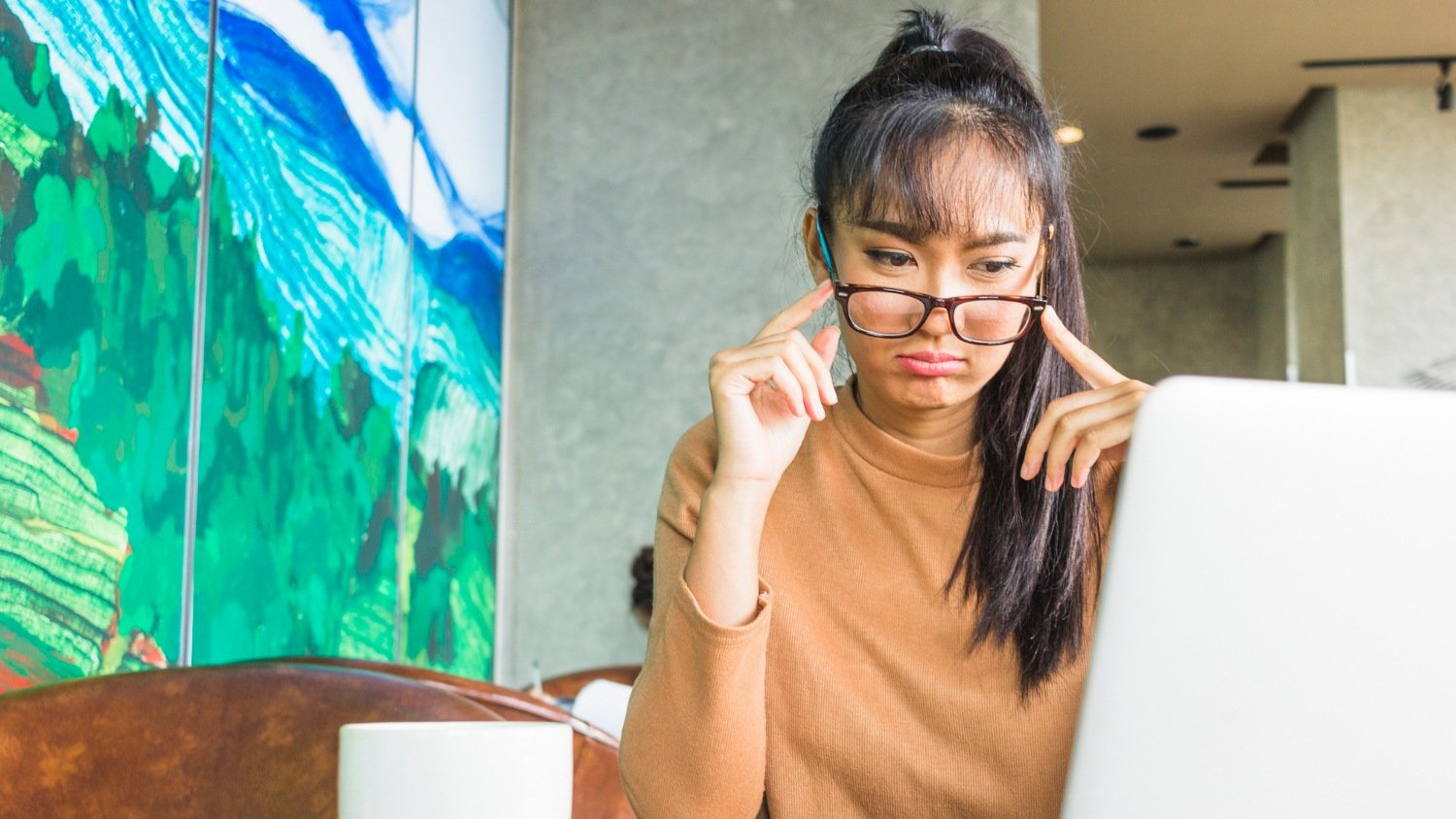 Jovem japonesa no escritório